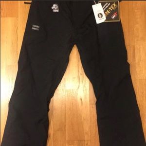 Men’s Volcom Goretex ski or snow pants